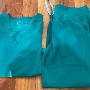 FIGS scrub set. Hunter green color.